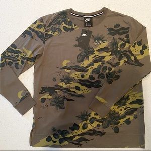 BRAND NEW Nike Women’s long sleeve tee